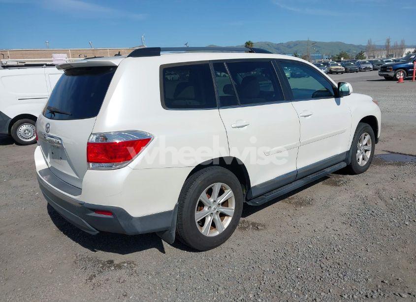 Photo 4 of 2012 Toyota Highlander BASE V6 (VIN 5TDZK3EH8CS072065)