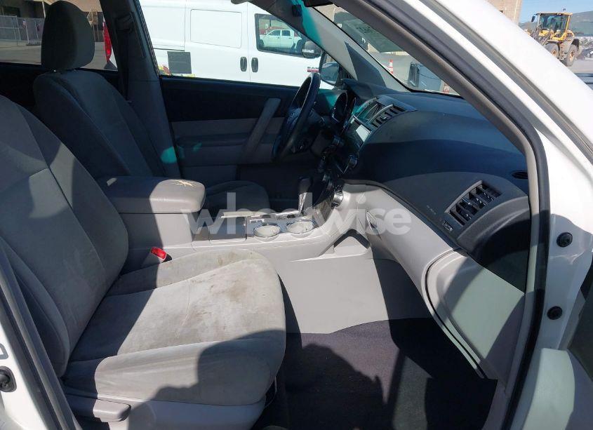 Photo 5 of 2012 Toyota Highlander BASE V6 (VIN 5TDZK3EH8CS072065)