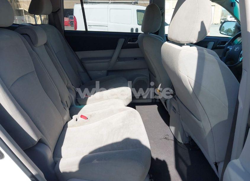 Photo 8 of 2012 Toyota Highlander BASE V6 (VIN 5TDZK3EH8CS072065)