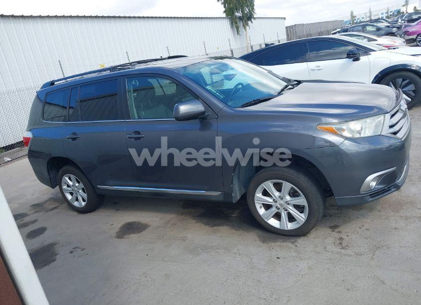 Photo 13 of 2012 Toyota Highlander SE V6 (VIN 5TDZK3EH8CS072714)