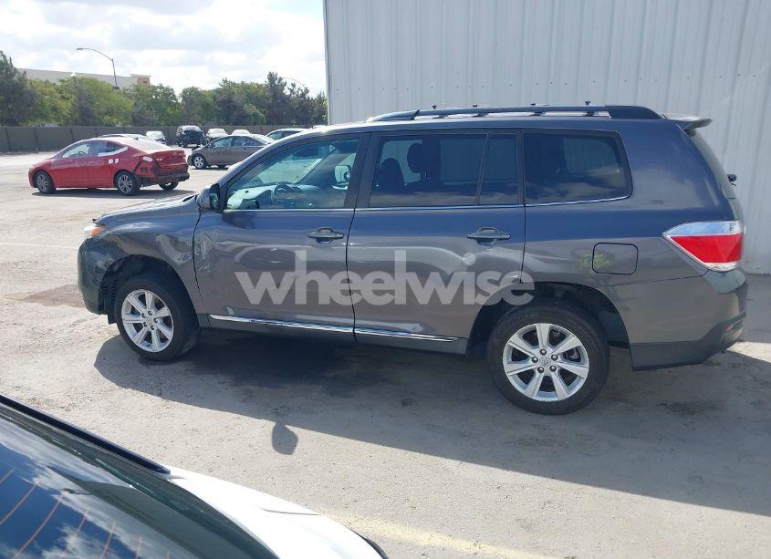 Photo 14 of 2012 Toyota Highlander SE V6 (VIN 5TDZK3EH8CS072714)