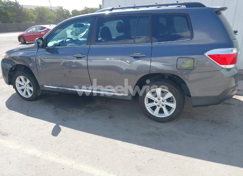 Photo 18 of 2012 Toyota Highlander SE V6 (VIN 5TDZK3EH8CS072714)