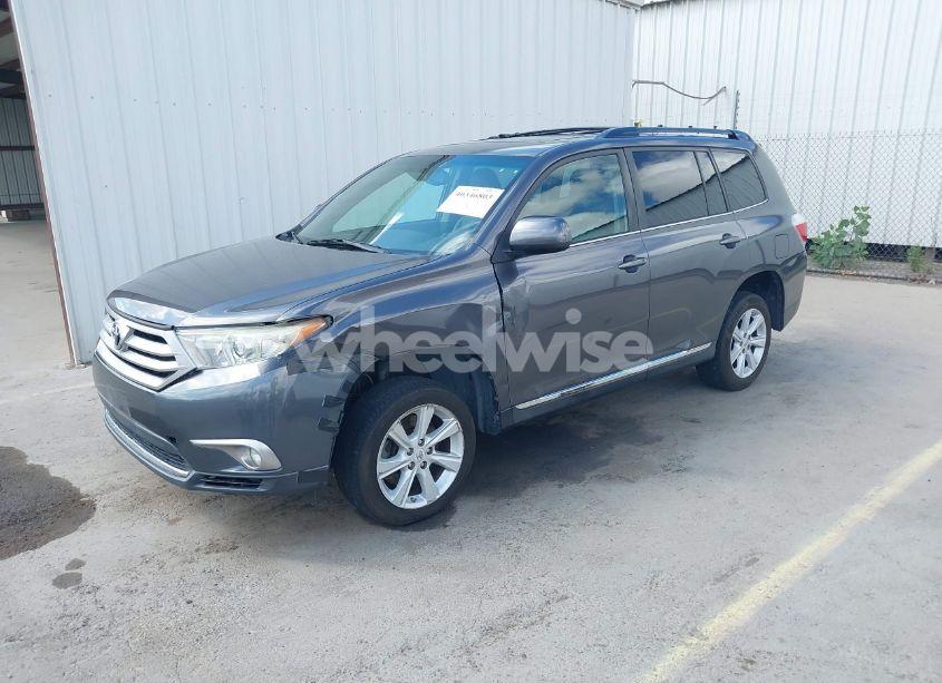 Photo 2 of 2012 Toyota Highlander SE V6 (VIN 5TDZK3EH8CS072714)