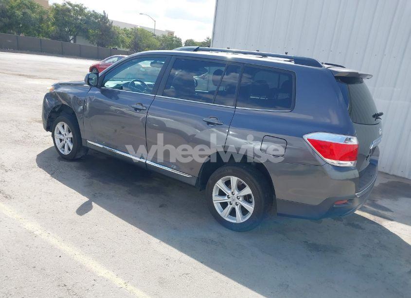 Photo 3 of 2012 Toyota Highlander SE V6 (VIN 5TDZK3EH8CS072714)