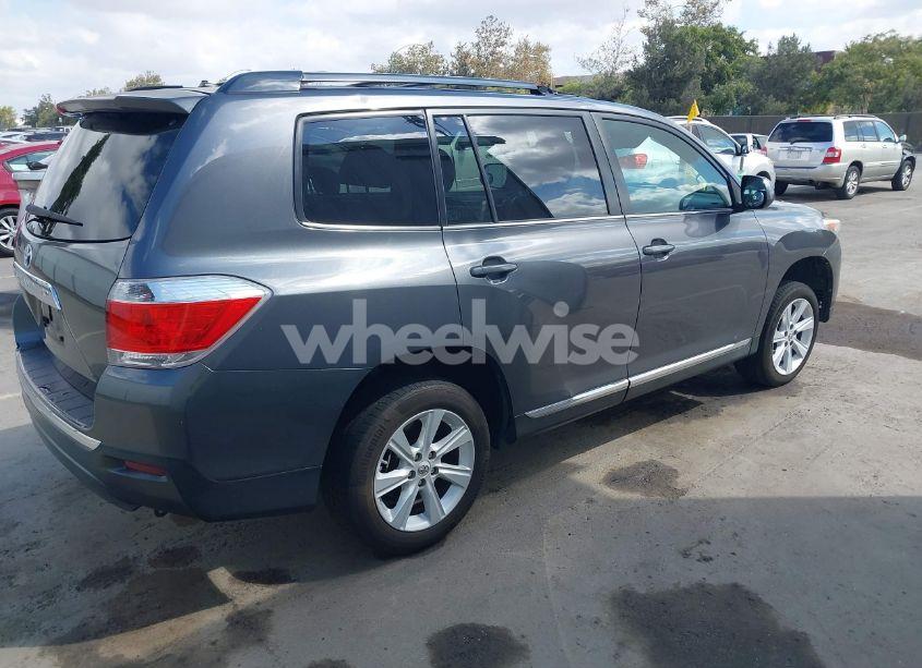 Photo 4 of 2012 Toyota Highlander SE V6 (VIN 5TDZK3EH8CS072714)