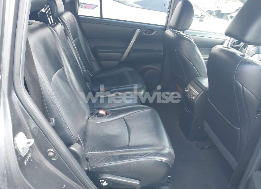 Photo 8 of 2012 Toyota Highlander SE V6 (VIN 5TDZK3EH8CS072714)