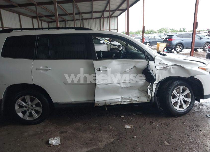 Photo 13 of 2013 Toyota Highlander SE V6 (VIN 5TDZK3EH8DS132427)