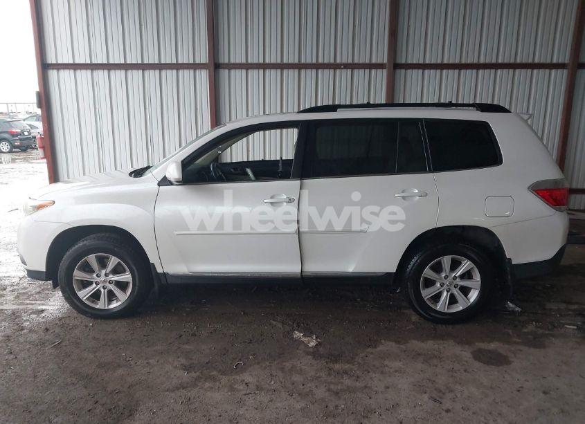 Photo 14 of 2013 Toyota Highlander SE V6 (VIN 5TDZK3EH8DS132427)