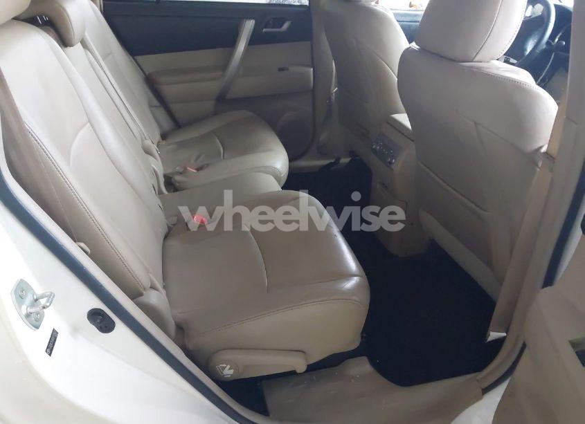 Photo 8 of 2013 Toyota Highlander SE V6 (VIN 5TDZK3EH8DS132427)