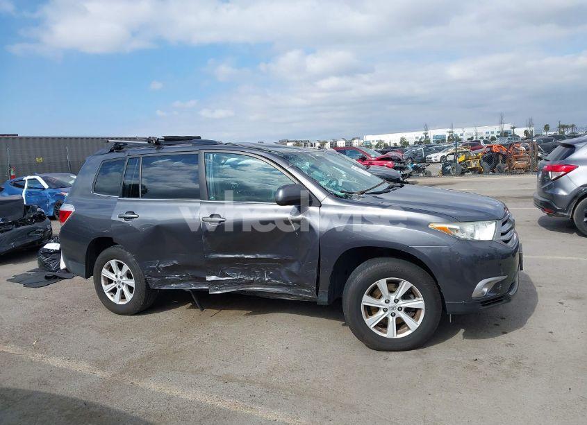 Photo 14 of 2013 Toyota Highlander BASE PLUS V6 (VIN 5TDZK3EH8DS142438)