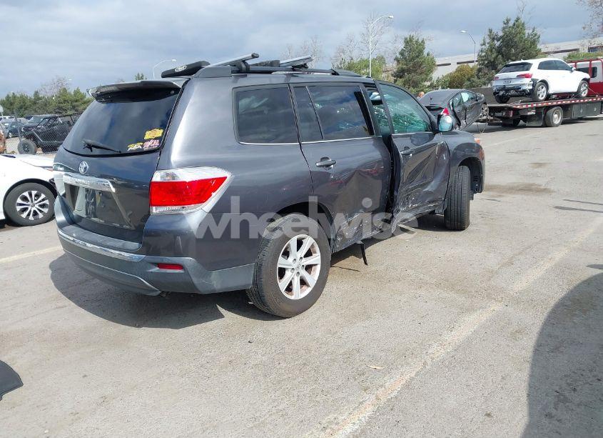 Photo 4 of 2013 Toyota Highlander BASE PLUS V6 (VIN 5TDZK3EH8DS142438)