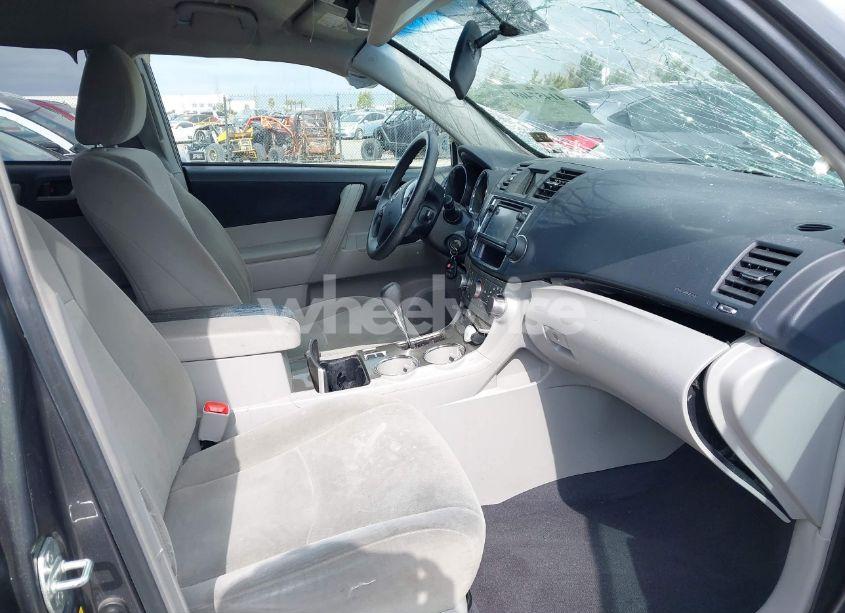 Photo 5 of 2013 Toyota Highlander BASE PLUS V6 (VIN 5TDZK3EH8DS142438)