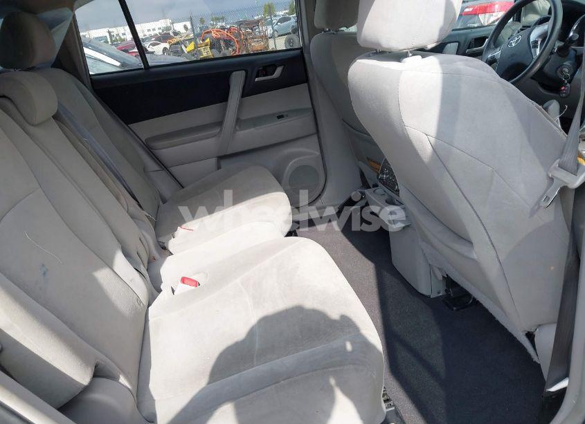 Photo 8 of 2013 Toyota Highlander BASE PLUS V6 (VIN 5TDZK3EH8DS142438)