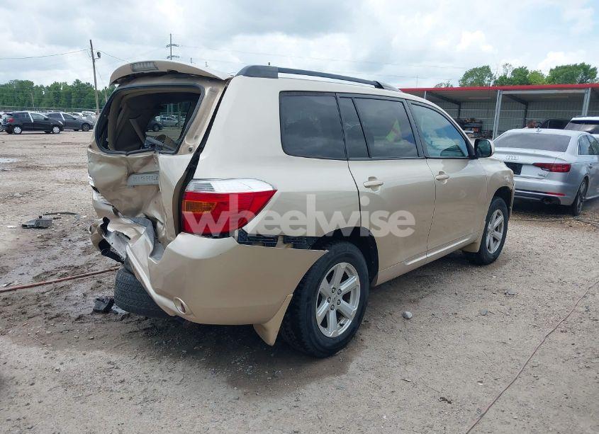 Photo 4 of 2010 Toyota Highlander BASE V6 (VIN 5TDZK3EH9AS018030)