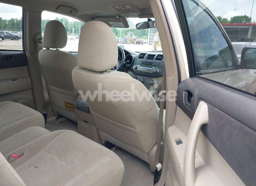 Photo 8 of 2010 Toyota Highlander BASE V6 (VIN 5TDZK3EH9AS018030)