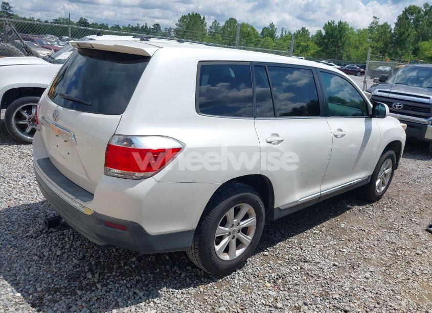 Photo 4 of 2011 Toyota Highlander BASE V6 (VIN 5TDZK3EH9BS024539)