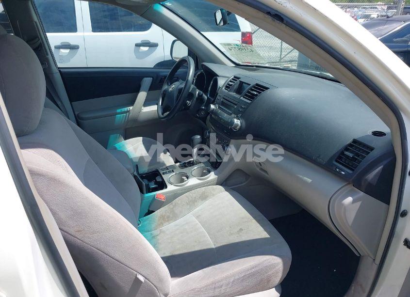 Photo 5 of 2011 Toyota Highlander BASE V6 (VIN 5TDZK3EH9BS024539)