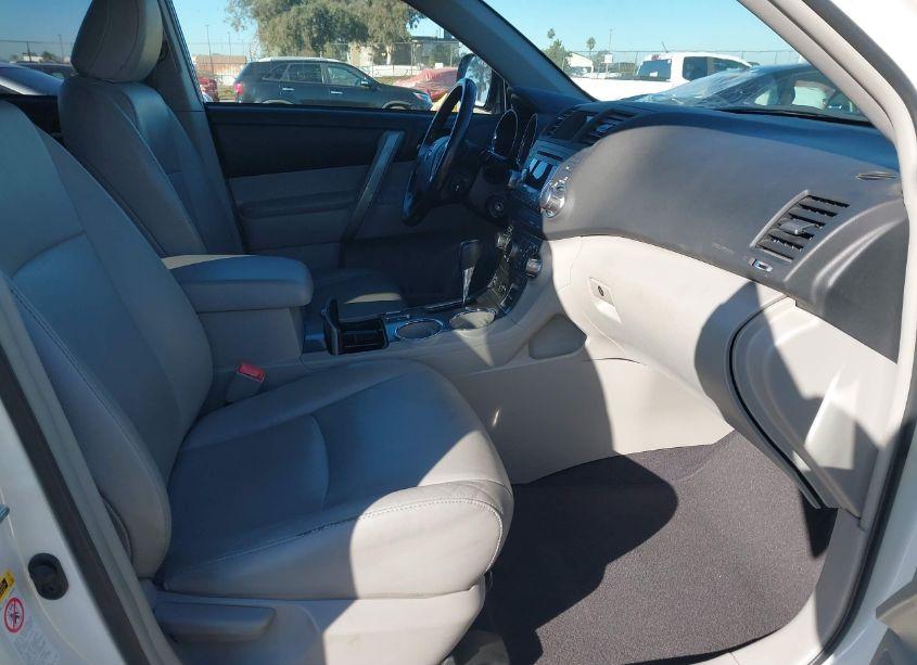 Photo 5 of 2011 Toyota Highlander SE V6 (VIN 5TDZK3EH9BS039123)