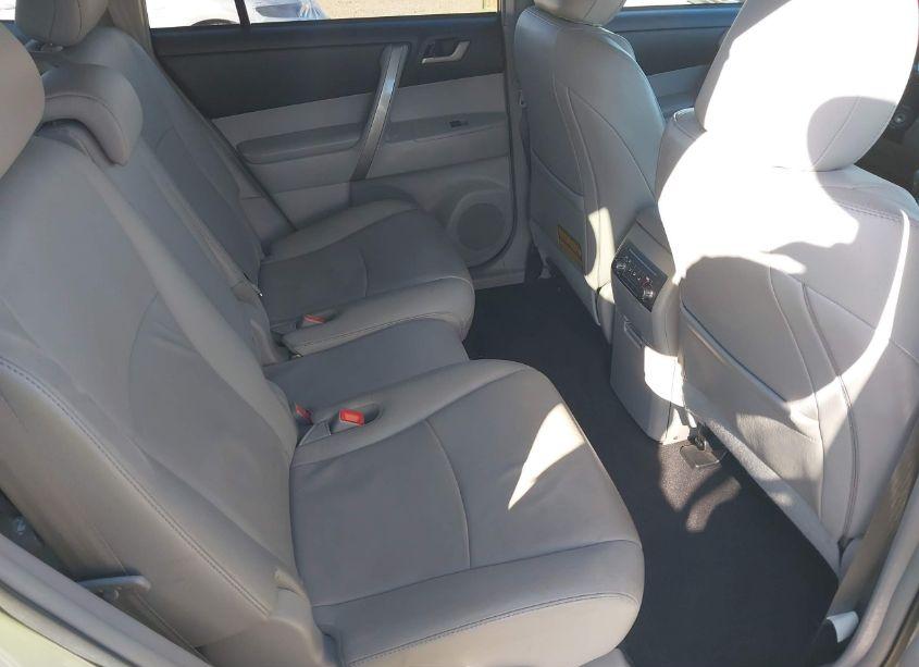 Photo 8 of 2011 Toyota Highlander SE V6 (VIN 5TDZK3EH9BS039123)