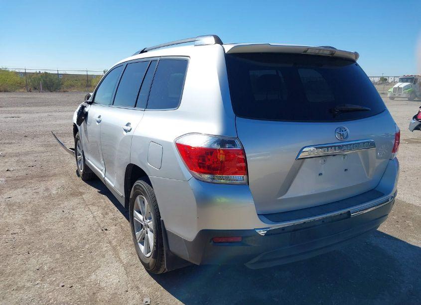 Photo 3 of 2013 Toyota Highlander SE V6 (VIN 5TDZK3EH9DS127432)