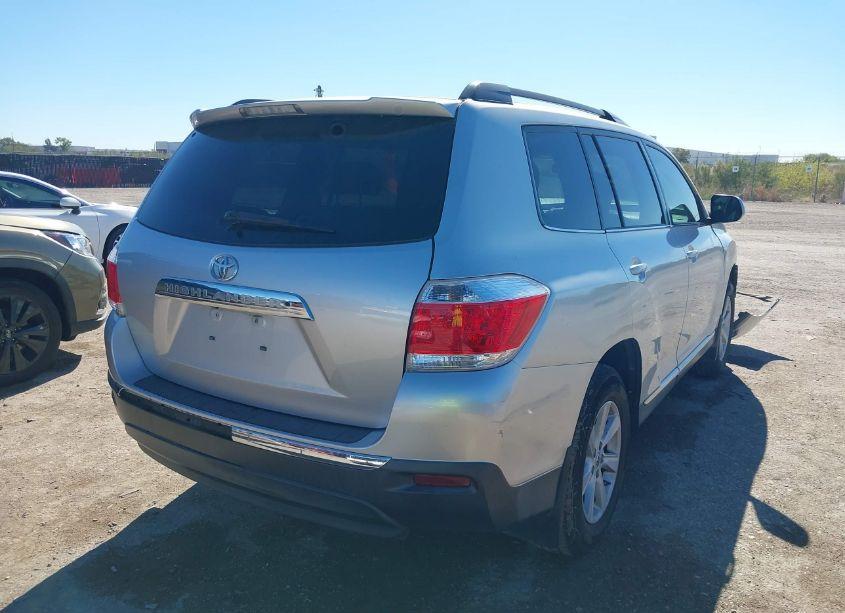 Photo 4 of 2013 Toyota Highlander SE V6 (VIN 5TDZK3EH9DS127432)