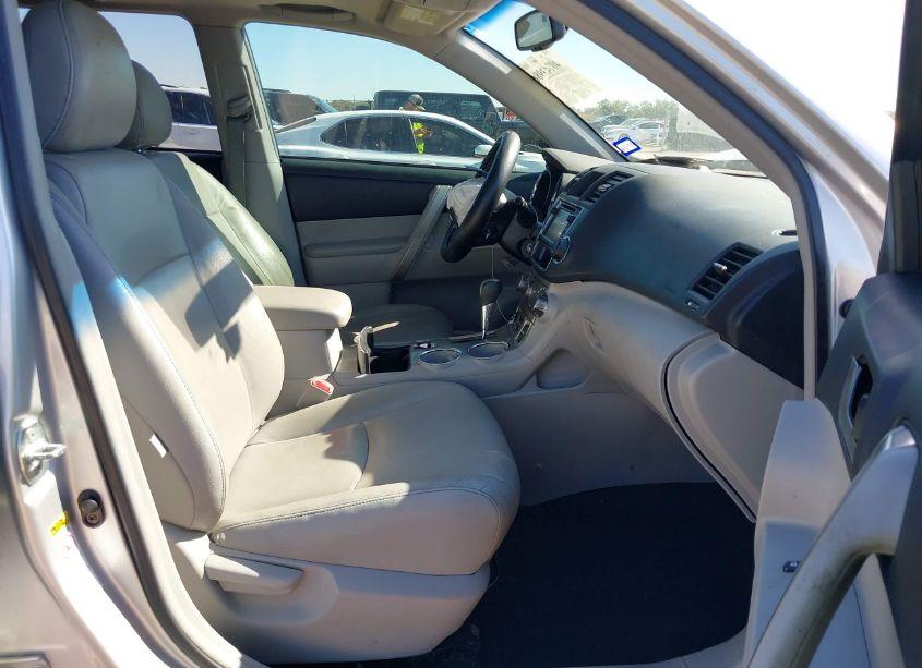 Photo 5 of 2013 Toyota Highlander SE V6 (VIN 5TDZK3EH9DS127432)