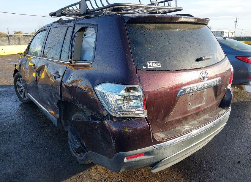 Photo 3 of 2013 Toyota Highlander BASE V6 (VIN 5TDZK3EH9DS132971)