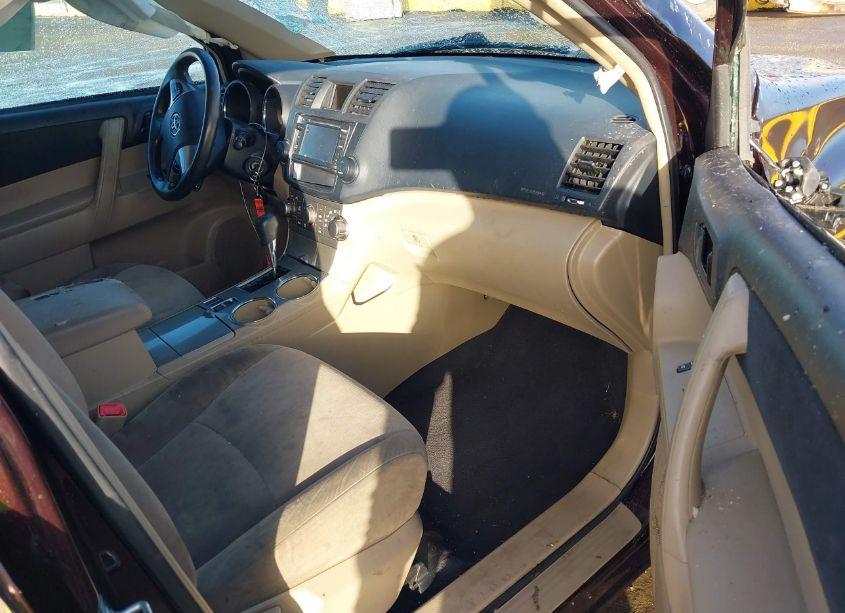 Photo 5 of 2013 Toyota Highlander BASE V6 (VIN 5TDZK3EH9DS132971)