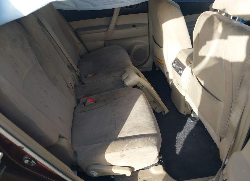 Photo 8 of 2013 Toyota Highlander BASE V6 (VIN 5TDZK3EH9DS132971)