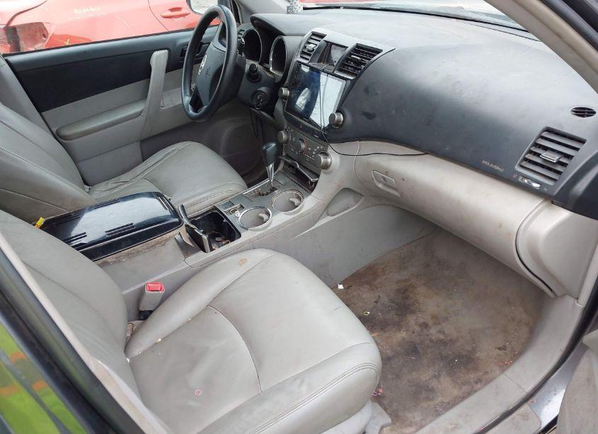 Photo 5 of 2010 Toyota Highlander BASE V6 (VIN 5TDZK3EHXAS014858)