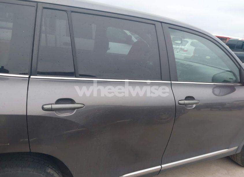 Photo 13 of 2011 Toyota Highlander BASE V6 (VIN 5TDZK3EHXBS034190)