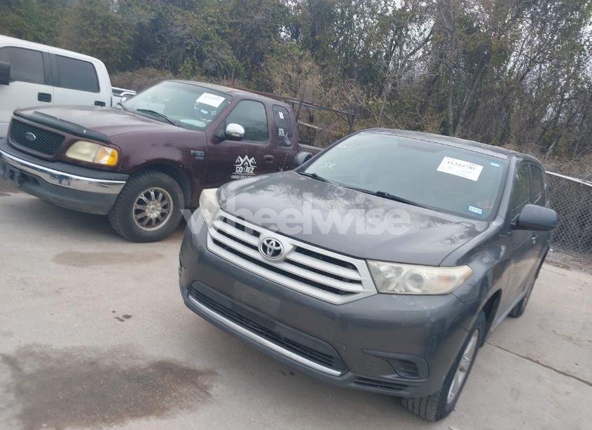 Photo 2 of 2011 Toyota Highlander BASE V6 (VIN 5TDZK3EHXBS034190)