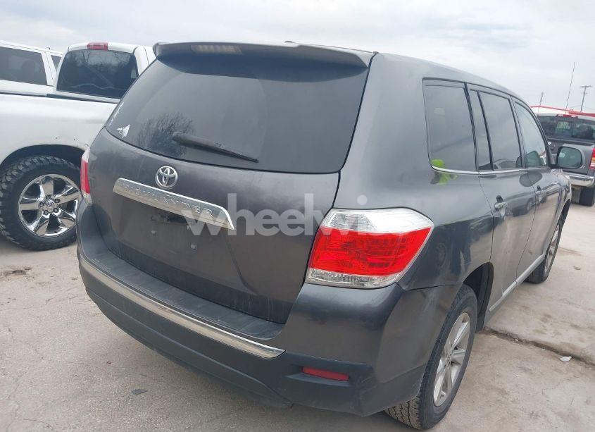 Photo 4 of 2011 Toyota Highlander BASE V6 (VIN 5TDZK3EHXBS034190)