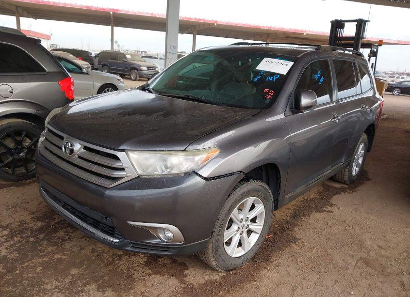 Photo 2 of 2011 Toyota Highlander SE V6 (VIN 5TDZK3EHXBS047389)