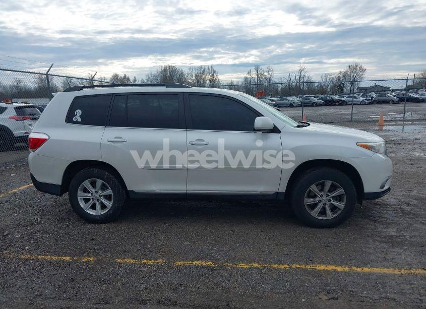 Photo 13 of 2011 Toyota Highlander SE V6 (VIN 5TDZK3EHXBS048607)