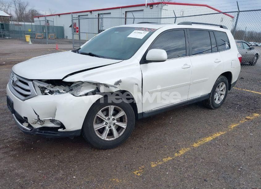 Photo 2 of 2011 Toyota Highlander SE V6 (VIN 5TDZK3EHXBS048607)