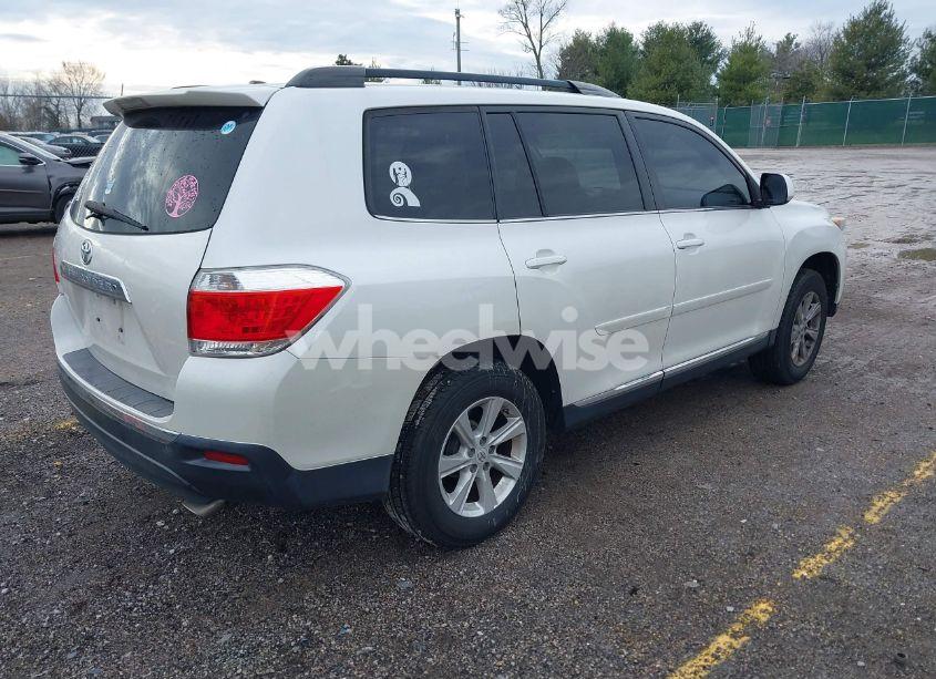 Photo 4 of 2011 Toyota Highlander SE V6 (VIN 5TDZK3EHXBS048607)