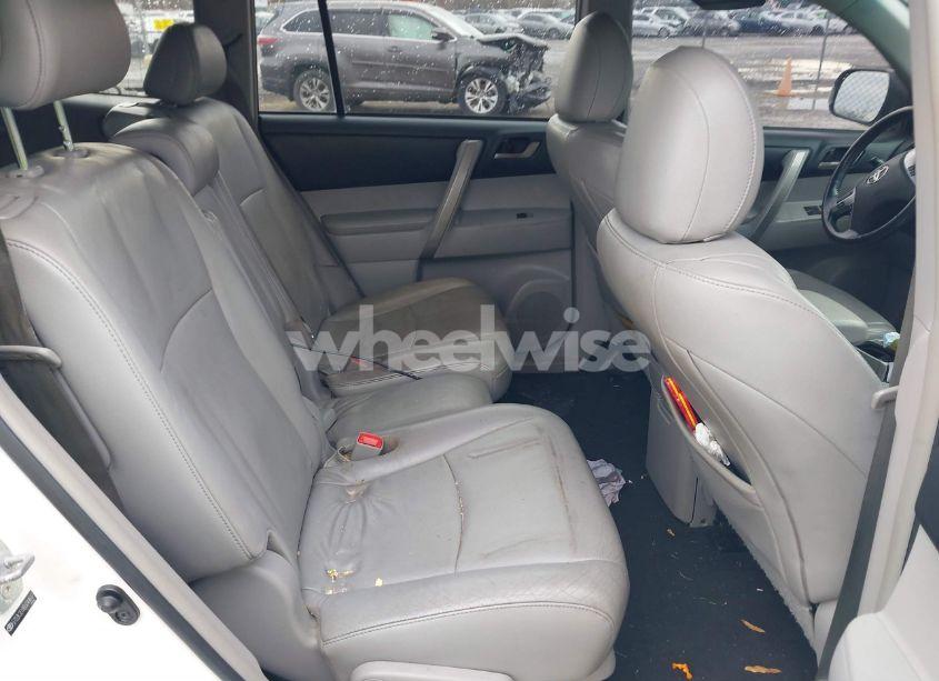 Photo 8 of 2011 Toyota Highlander SE V6 (VIN 5TDZK3EHXBS048607)