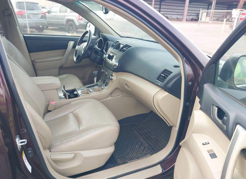 Photo 5 of 2012 Toyota Highlander SE V6 (VIN 5TDZK3EHXCS053596)