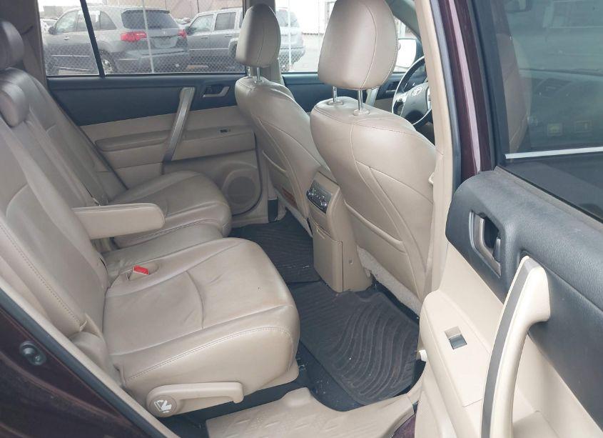 Photo 8 of 2012 Toyota Highlander SE V6 (VIN 5TDZK3EHXCS053596)