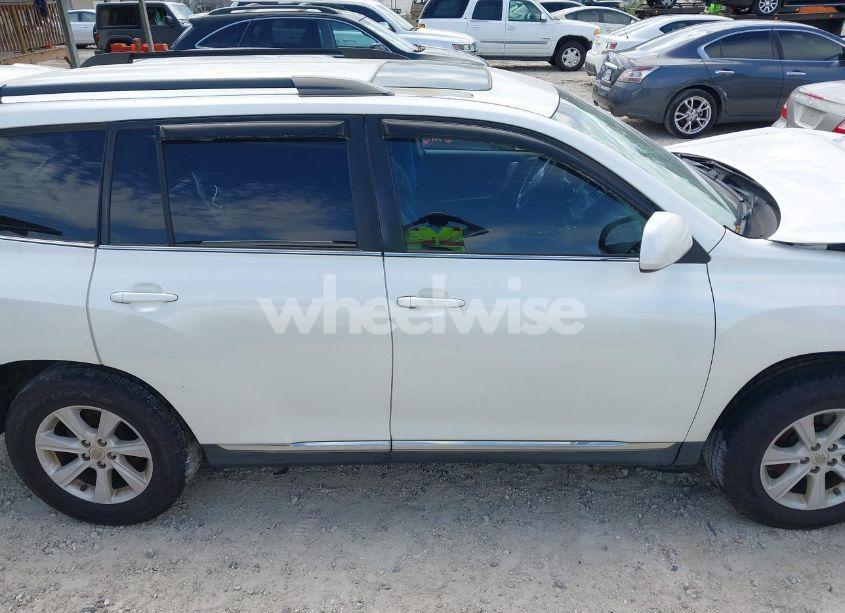 Photo 14 of 2013 Toyota Highlander SE V6 (VIN 5TDZK3EHXDS092478)