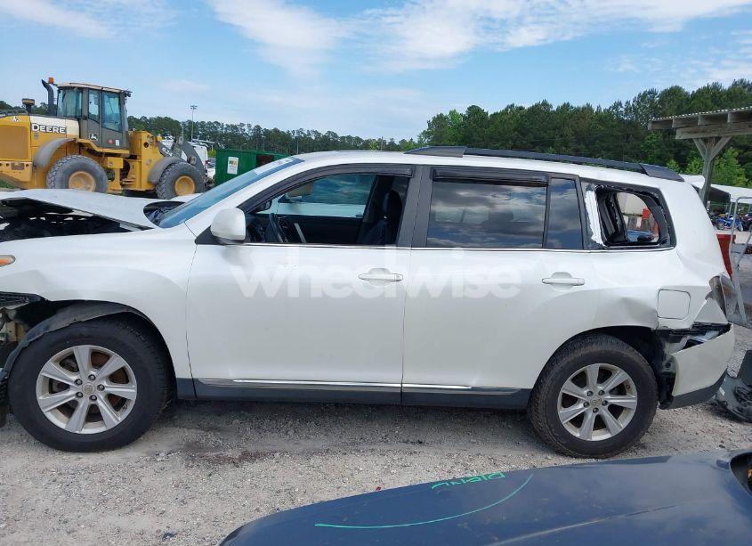 Photo 15 of 2013 Toyota Highlander SE V6 (VIN 5TDZK3EHXDS092478)