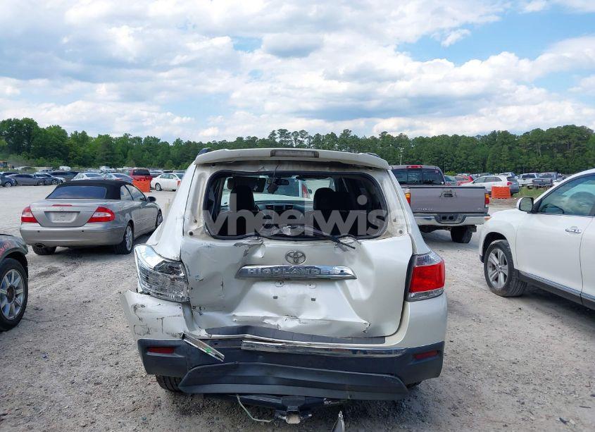 Photo 17 of 2013 Toyota Highlander SE V6 (VIN 5TDZK3EHXDS092478)