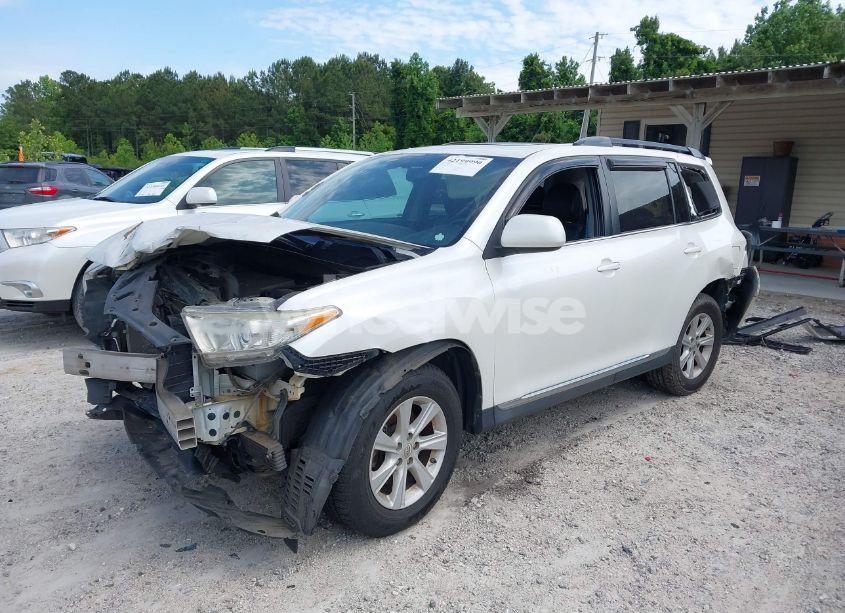 Photo 2 of 2013 Toyota Highlander SE V6 (VIN 5TDZK3EHXDS092478)