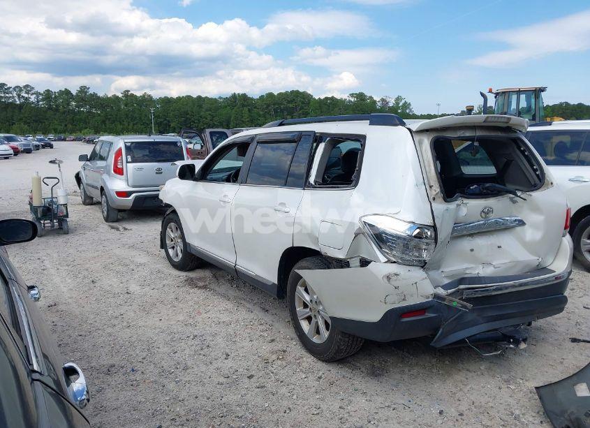 Photo 3 of 2013 Toyota Highlander SE V6 (VIN 5TDZK3EHXDS092478)