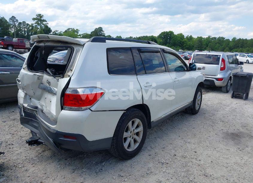 Photo 4 of 2013 Toyota Highlander SE V6 (VIN 5TDZK3EHXDS092478)