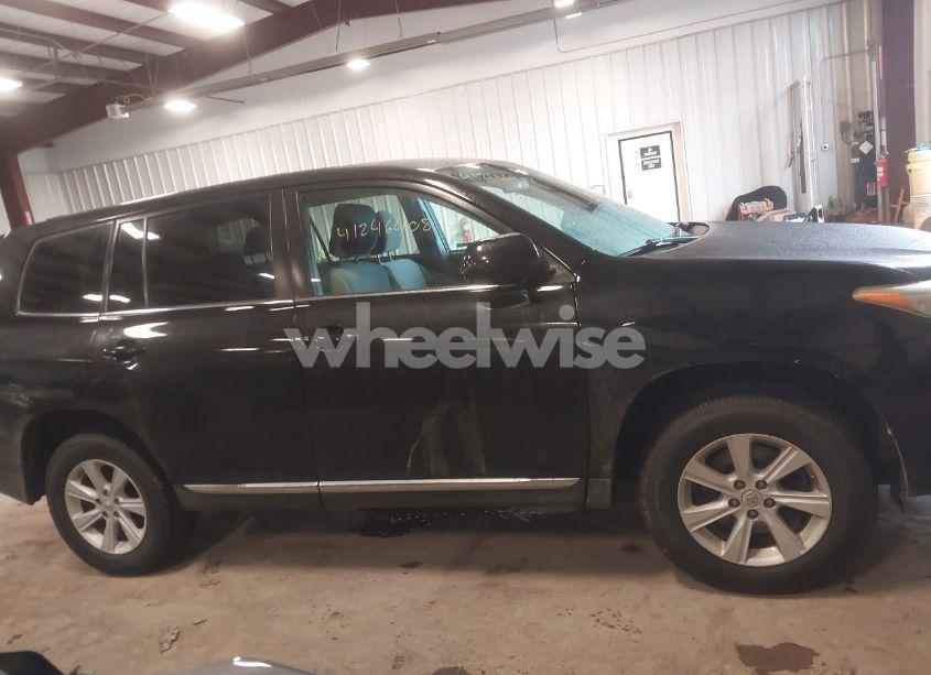Photo 13 of 2013 Toyota Highlander BASE V6 (VIN 5TDZK3EHXDS105133)