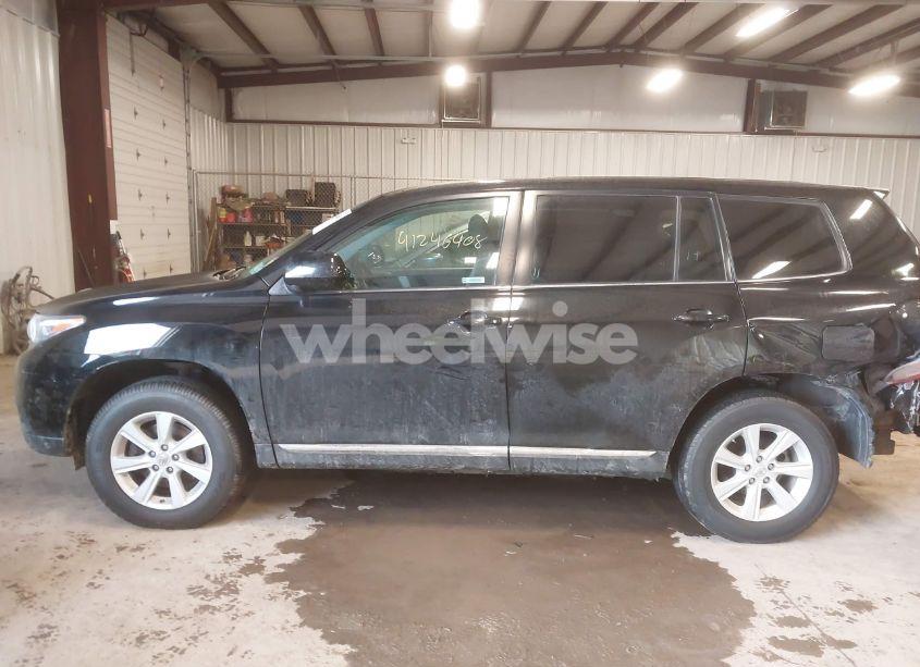 Photo 14 of 2013 Toyota Highlander BASE V6 (VIN 5TDZK3EHXDS105133)