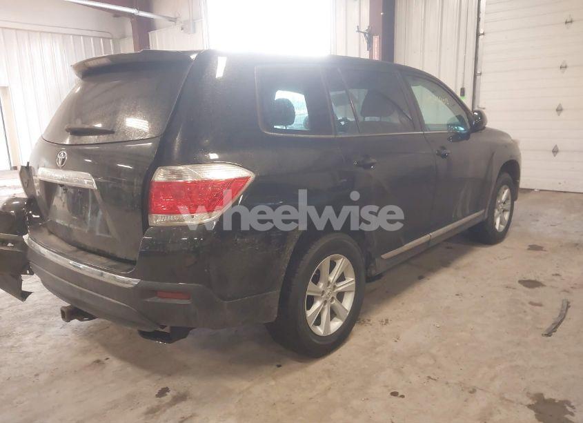 Photo 4 of 2013 Toyota Highlander BASE V6 (VIN 5TDZK3EHXDS105133)