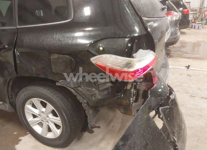 Photo 6 of 2013 Toyota Highlander BASE V6 (VIN 5TDZK3EHXDS105133)